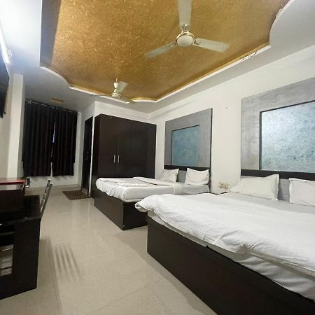 آغْرا Blue Rose International, Family Hotel المظهر الخارجي الصورة