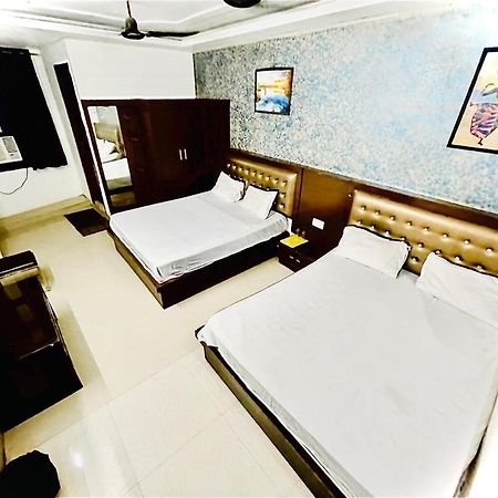 آغْرا Blue Rose International, Family Hotel المظهر الخارجي الصورة