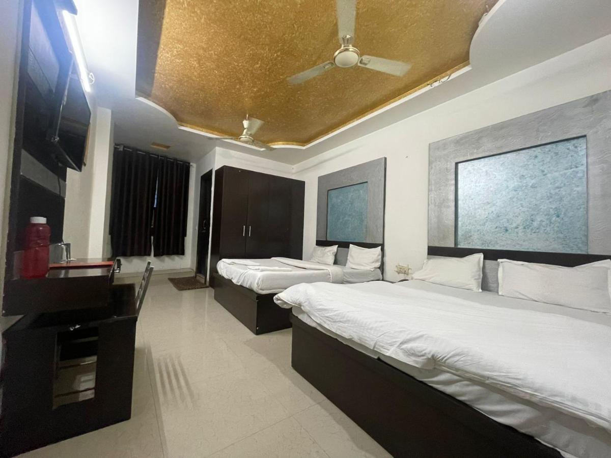 آغْرا Blue Rose International, Family Hotel المظهر الخارجي الصورة