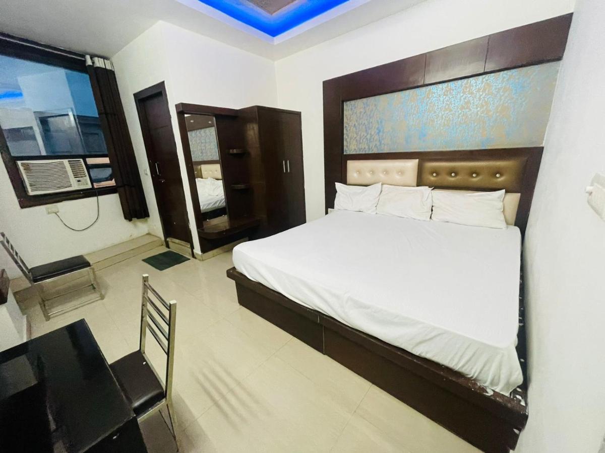 آغْرا Blue Rose International, Family Hotel المظهر الخارجي الصورة