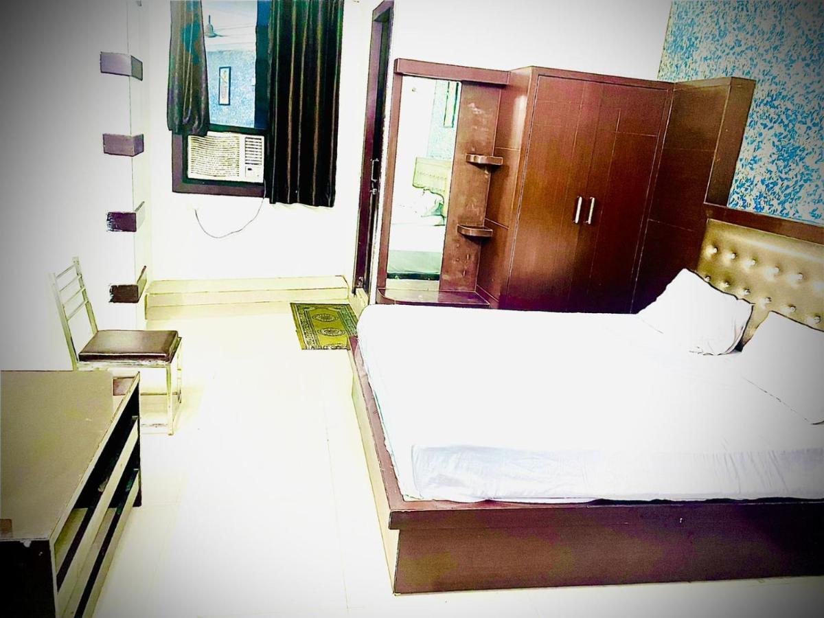 آغْرا Blue Rose International, Family Hotel المظهر الخارجي الصورة