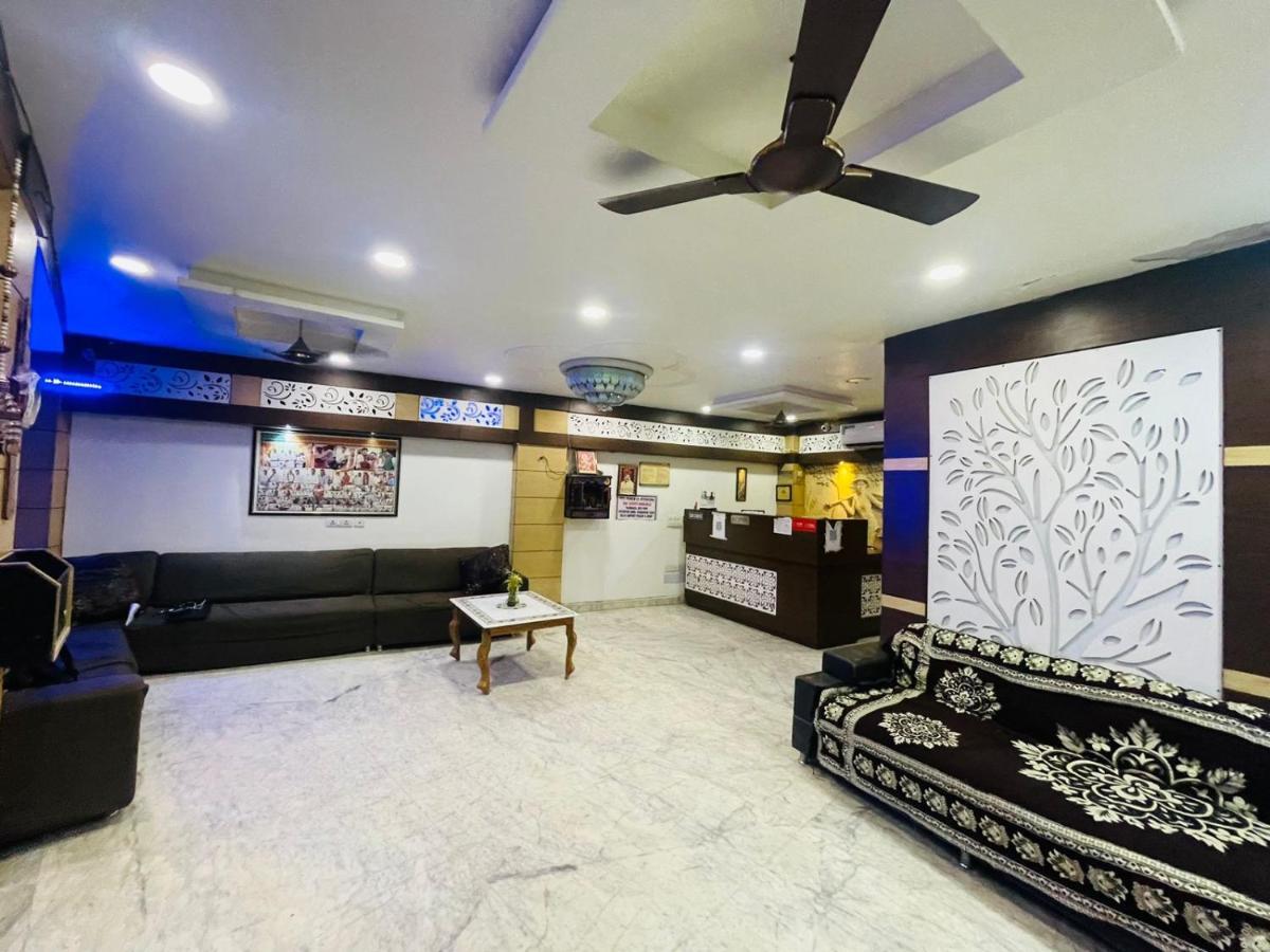 آغْرا Blue Rose International, Family Hotel المظهر الخارجي الصورة