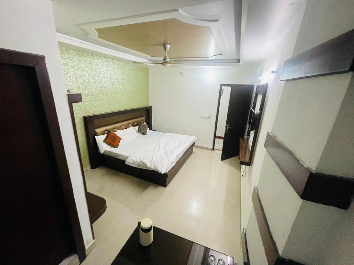 آغْرا Blue Rose International, Family Hotel المظهر الخارجي الصورة