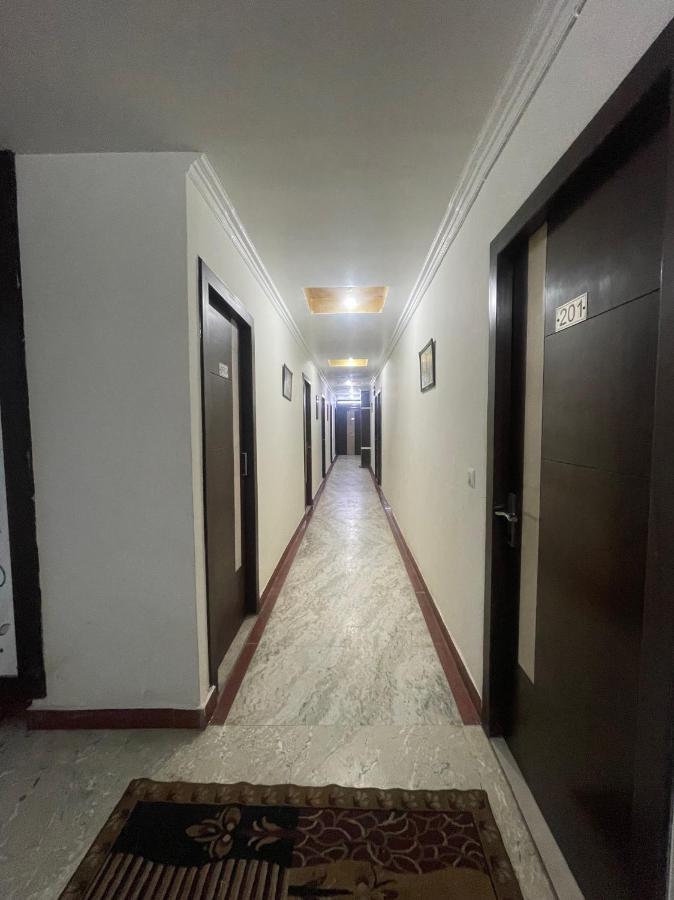 آغْرا Blue Rose International, Family Hotel المظهر الخارجي الصورة